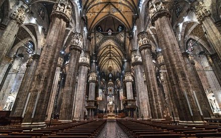 Katedra na 52 filarach