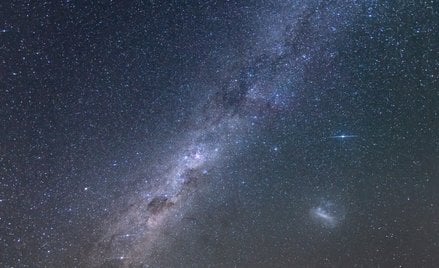 W lodzie otaczającym protogwiazdę znajdującą się w Wielkim Obłoku Magellana naukowcy odkryli złożone