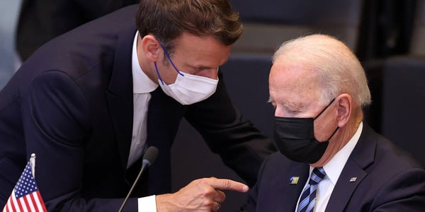 Dla Francji Biden to drugi Trump. Macron nie może takiego upokorzenia puścić płazem