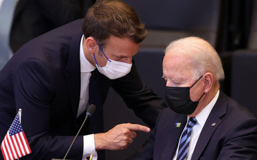 Emmanuel Macron i Joe Biden w czasie czerwcowego szczytu NATO w Brukseli