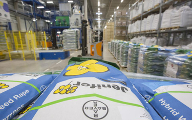 Bayer sprzedaje spółki zależne i zwalnia pracowników