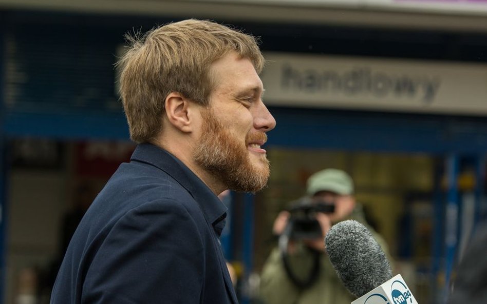 Zandberg: Udajemy, że strzelanie to nie wojna