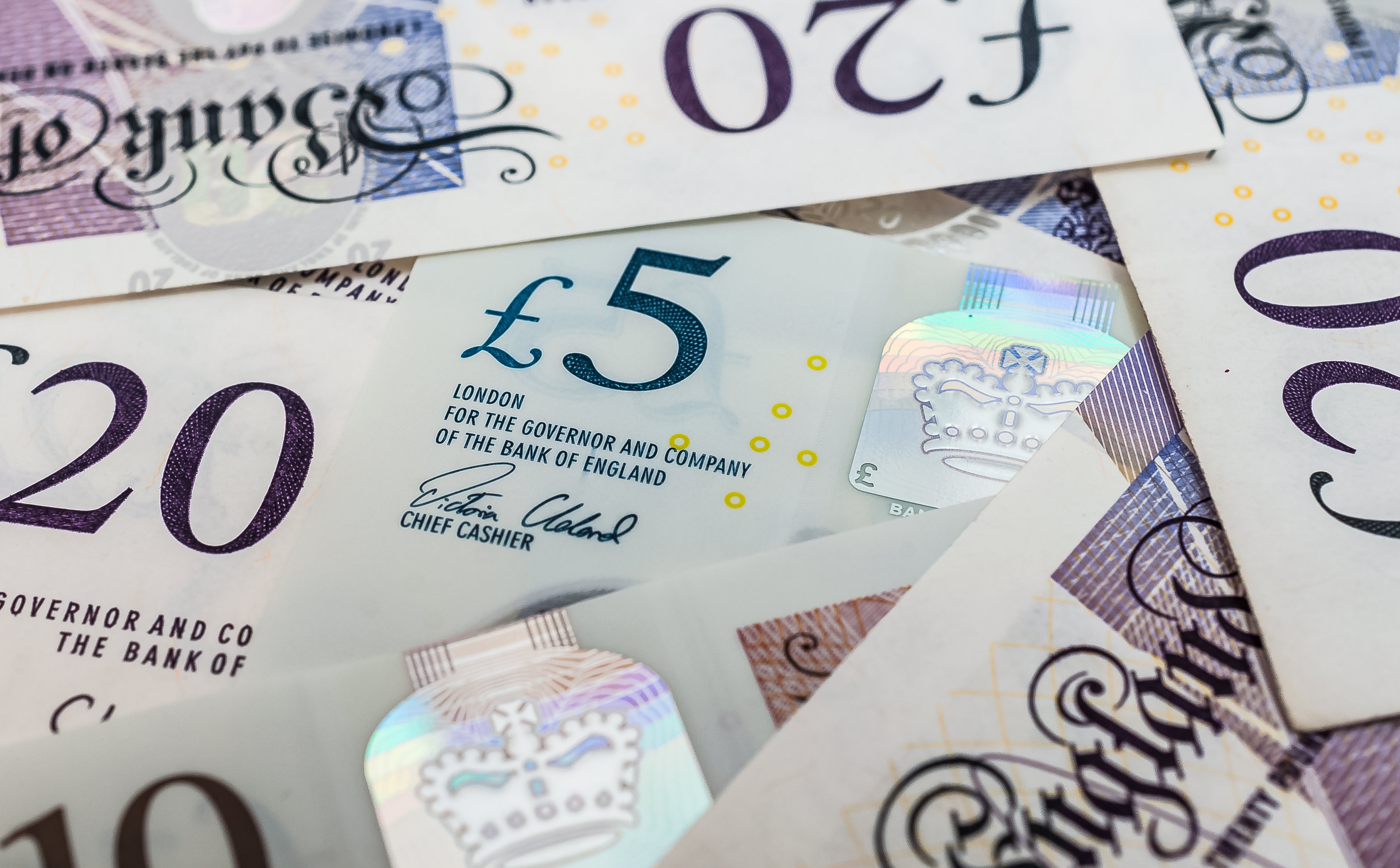 Funt brytyjski na razie nie atakuje psychologicznego poziomu