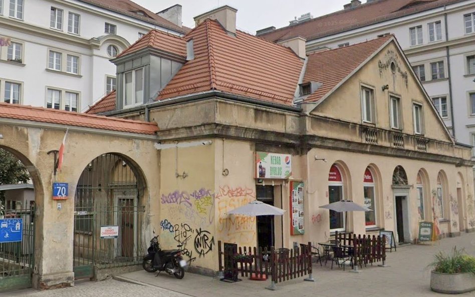 Tegoroczny etap remontu przy Towarowej 70 skupia się na kordegardzie – niewielkim, ale bardzo charak