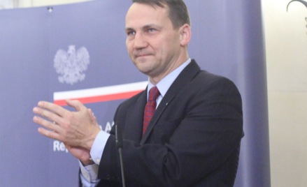 Radosław Sikorski: Pożyczenie pieniędzy MFW to nie darowizna