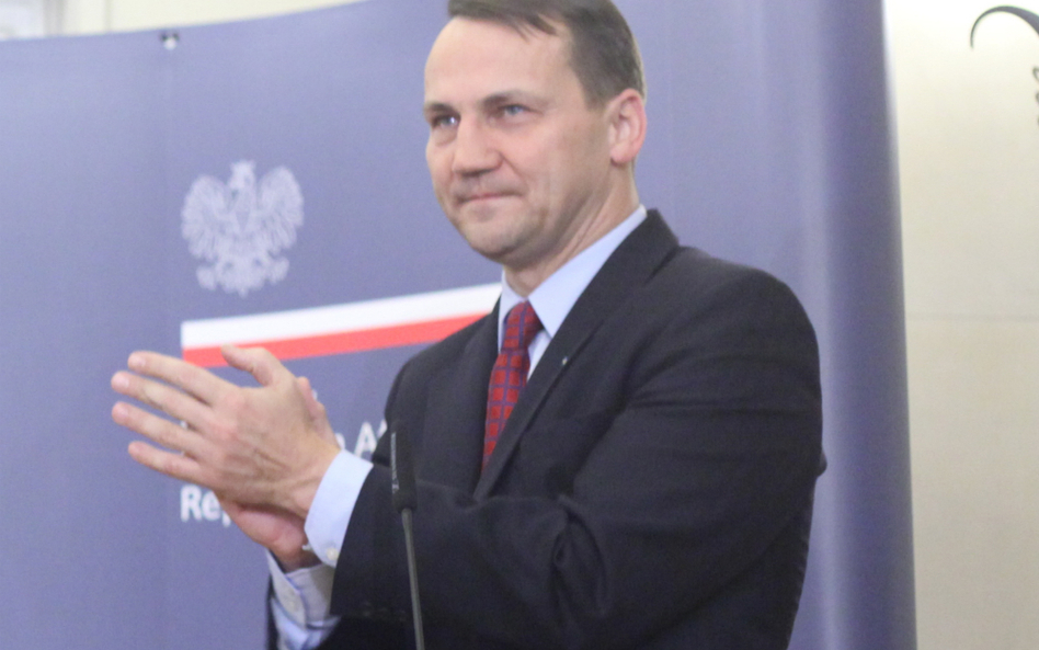 Radosław Sikorski: Pożyczenie pieniędzy MFW to nie darowizna