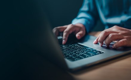 Izraelska firma szpiegowała internautów za pomocą reklam. Dotarli do sieci ONZ i NATO