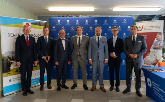 Od lewej: prof. dr hab. n. med. Janusz Kowalewski, dr hab. n. med. Krzysztof Koper, prof. UMK, prof.