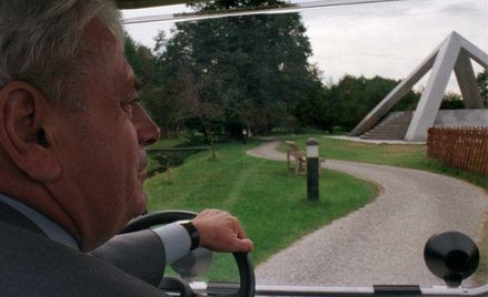 Aleksander Gudzowaty w swojej posiadłości w Mariewie