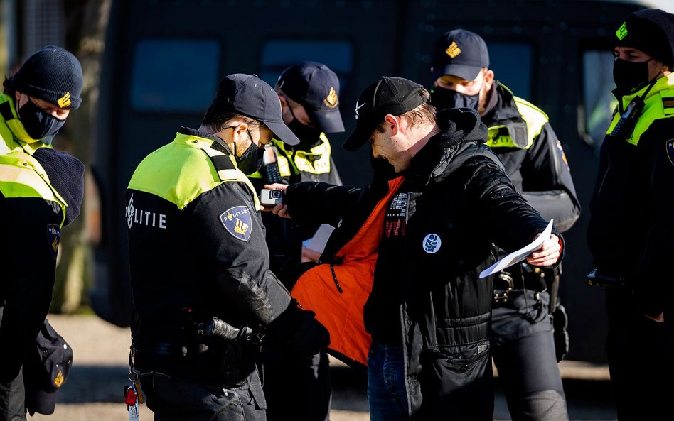 Policja w Amsterdamie rozpędziła demonstrację
