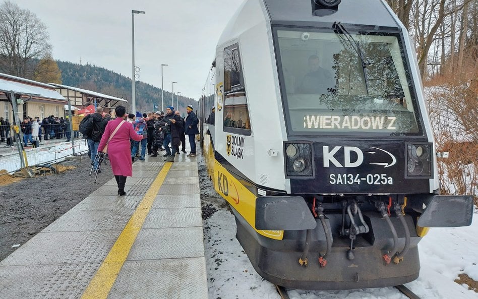 Linię do Świeradowa-Zdroju reaktywowano w 2023 r. Pociągi wróciły tu po 29 latach od zlikwidowania p