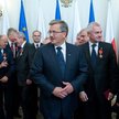Prezydent Bronisław Komorowski wśród działaczy samorządowych, wyróżnionych przez niego orderami i od