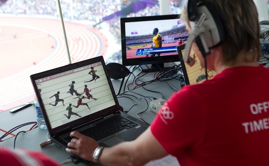 Control Room – tu spływają informacje ze wszystkich czujników na stadionie. Podczas zawodów napięcie