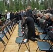 Las Katyński. Krzesła dla najważniejszych gości uroczystości pozostały puste