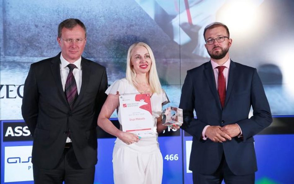 Dyrektor marketingu Mlekovity Adrianna Sapińska z nagrodą w kategorii duża spólka polska w towarzyst
