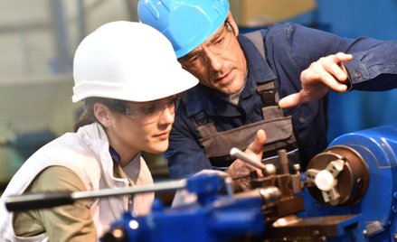 Spada bezrobocie i przybywa pracujących Ukraińców w Polsce