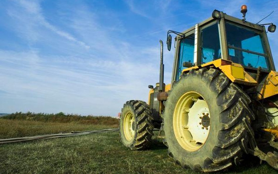 Komornik przed sądem, bo traktor wart 100 tys. zł sprzedał za 15