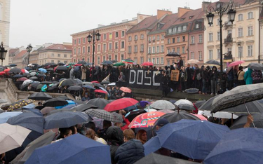 Jesienią ub. roku Sejm pod naciskiem tzw. czarnych marszy wyrzucił do kosza ustawę zabraniającą wyko