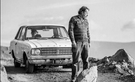 Þröstur Leó Gunnarsson (Jon) w filmie „Matka siedzi z tyłu”