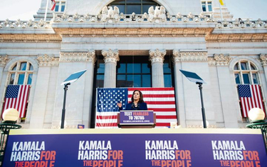 Kalifornijska senator Kamala Harris próbuje dowieść, że przyszłoroczne prawybory, a następnie wybory