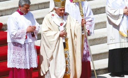 Benedykt XVI: Musimy porzucić naszą intelektualną pychę