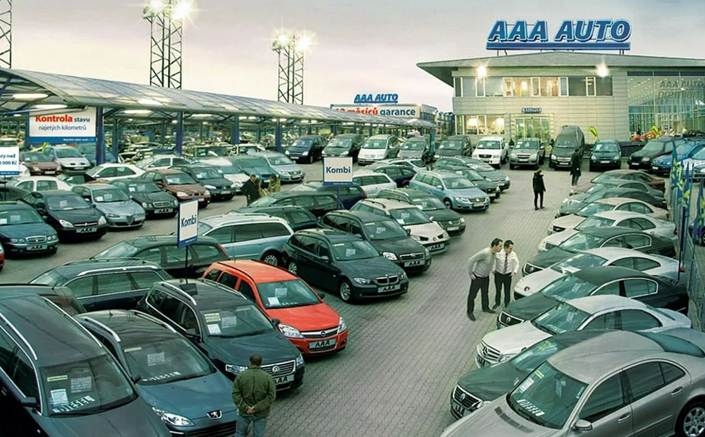 Samochód na raty tylko z płatnymi dodatkami. UOKiK stawi zarzuty Autocentrum AAA Auto