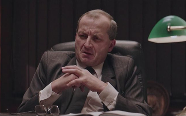 Kadr z filmu "Ucho Prezesa". Na zdjęciu Robert Górski jako Jarosław Kaczyński