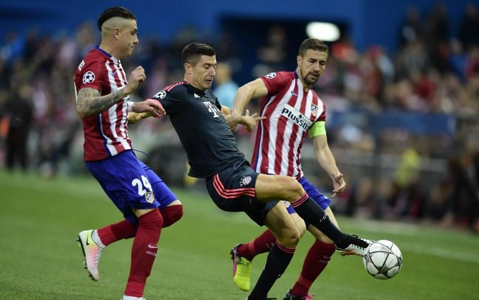 Robert Lewandowski w Madrycie nie radził sobie z obrońcami Atletico. Jak będzie w Monachium?