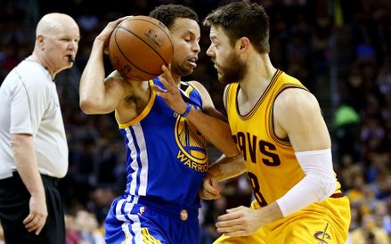 Stephen Curry kontra Matthew Dellavedova