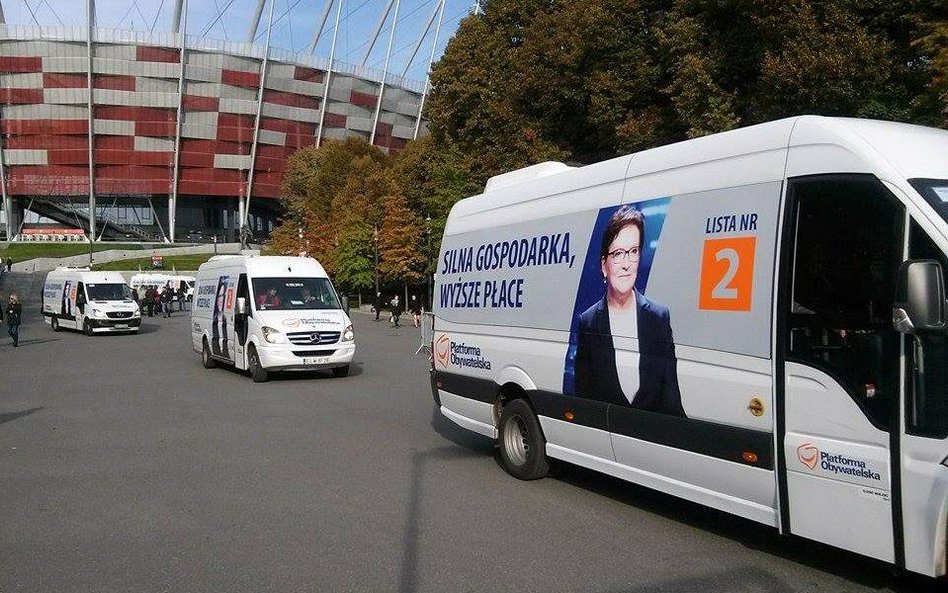 Zdjęcie busów PO z profilu PO
