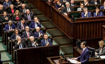 Poparcie dla partii politycznych w marcu tego roku, niemal pokrywają się z wynikami wyborów w 2015 r