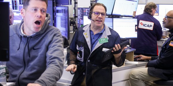 Rynki liczą na koniec wojny. Akcje rosną, ropa spada