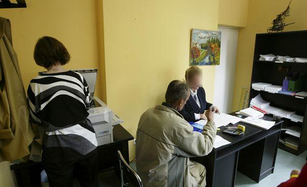 Jak otrzymać zasiłek z pomocy społecznej