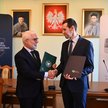 W imieniu PHH umowę podpisał prezes Marian George Cristescu (z lewej), a w imieniu SGGW dr hab. Marc