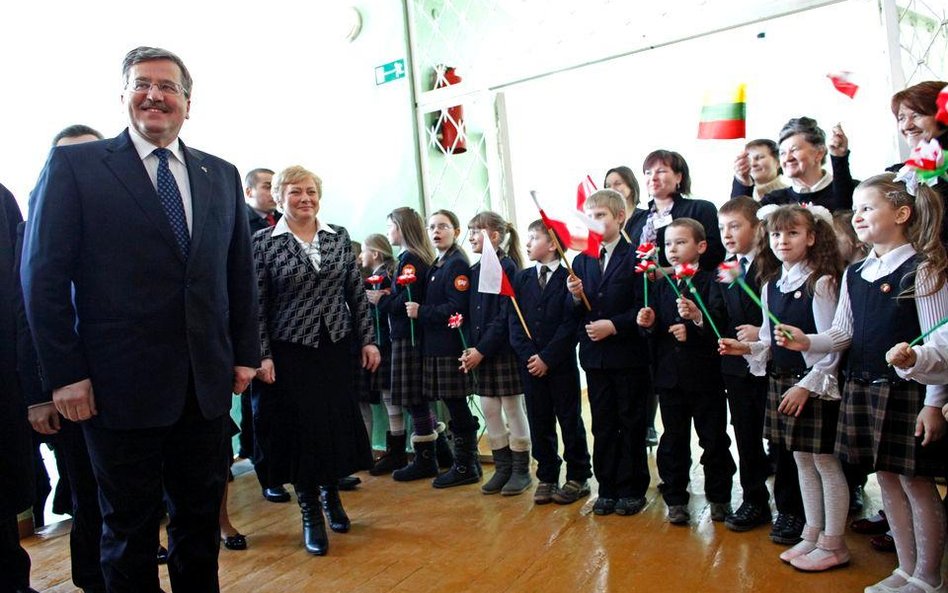 Prezydent Bronisław Komorowski w czasie spotkania z mniejszością polską na Litwie