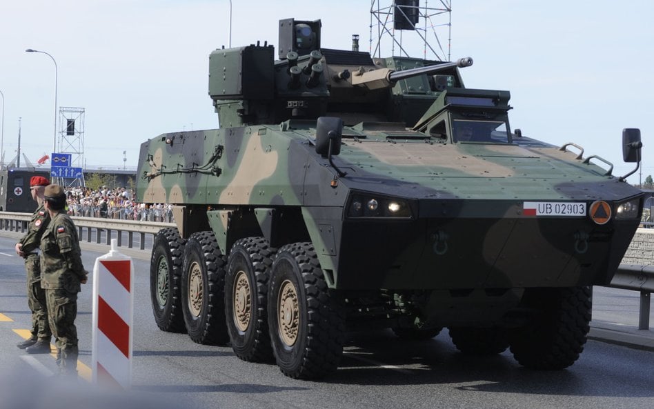 KTO Rosomak ze ZSSW-30 z 21. Brygady Strzelców Podhalańskich 18. Dywizji Zmechanizowanej na defiladz