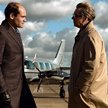 ?Smiley (Gary Oldman, po prawej) przesłuchuje kolegę z wywiadu Esterhase’a (David Dencik). „Szpieg” 