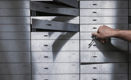 Łupem rabusiów, którzy okradli berliński magazyn, padło prawie 1000 zegarków luksusowych.