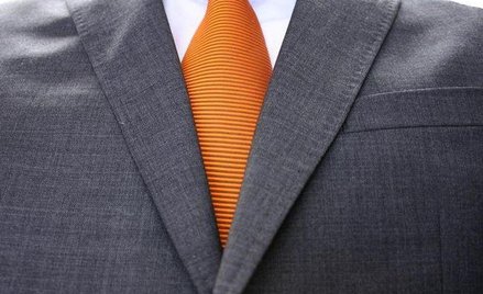 Doradcy podatkowemu w pracy niezbędny jest garnitur. Tak zwany dress code jest w tym zakresie bezwzg