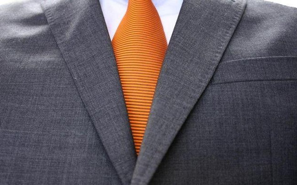 Doradcy podatkowemu w pracy niezbędny jest garnitur. Tak zwany dress code jest w tym zakresie bezwzg