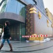 Marka Louis Vuitton długo przygoto-wywała swój debiut na polskim rynku. Niebawem otworzy pierwszy bu