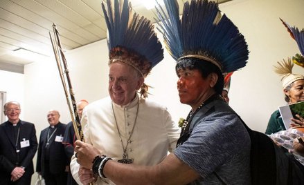 Synod Amazoński wielu obserwatorom wydał się rewolucyjny. Na zdjęciu papież Franciszek z przedstawic