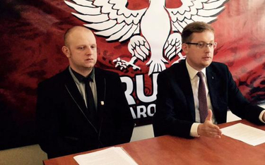 Jacek Lanuszny (na zdjęciu z lewej, obok Robert Winnicki) twierdzi, że reportaż TVN przysporzył mu p