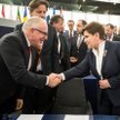 KE upoważniła Fransa Timmermansa do podejmowania decyzji w sprawie Polski. Na zdjęciu z Beatą Szydło