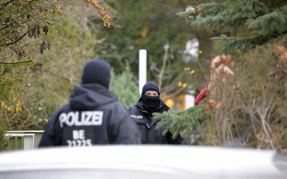 Uzbrojony napastnik wziął zakładników w Niemczech. Zmarł w wyniku obrażeń