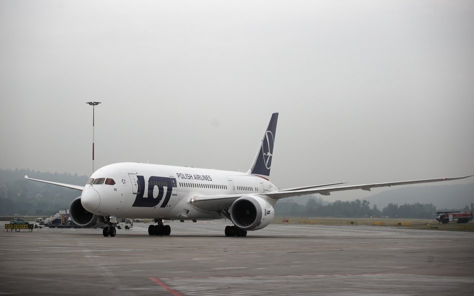 Boeing 787 Dreamliner w barwach PLL LOT. Zdjęcie ilustracyjne