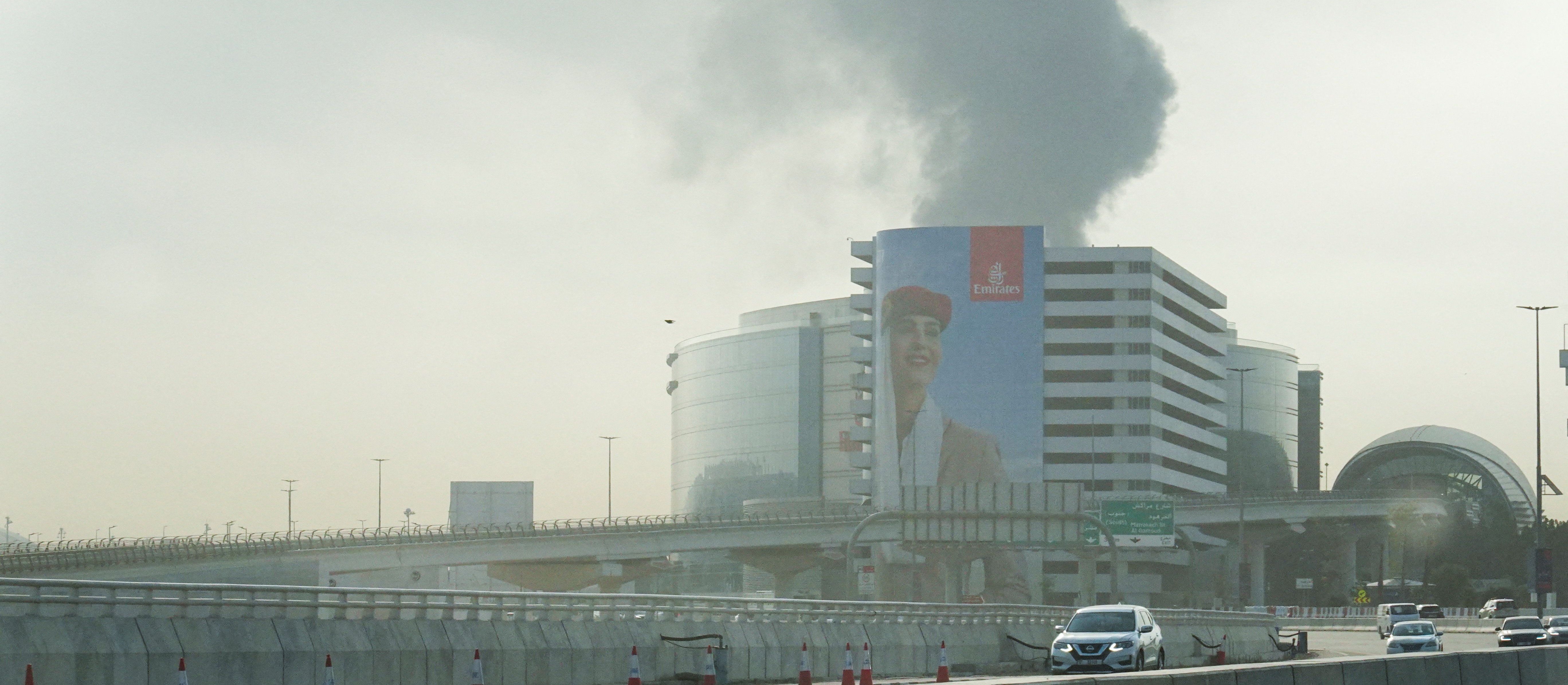 Pożar na lotnisku w Dubaju. Iran kontynuuje ataki odwetowe