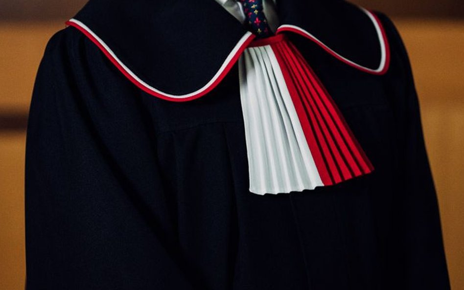 Obecnie na piętnaście ustawowych stanowisk w Trybunale Konstytucyjnym zasiada dziewięciu sędziów.