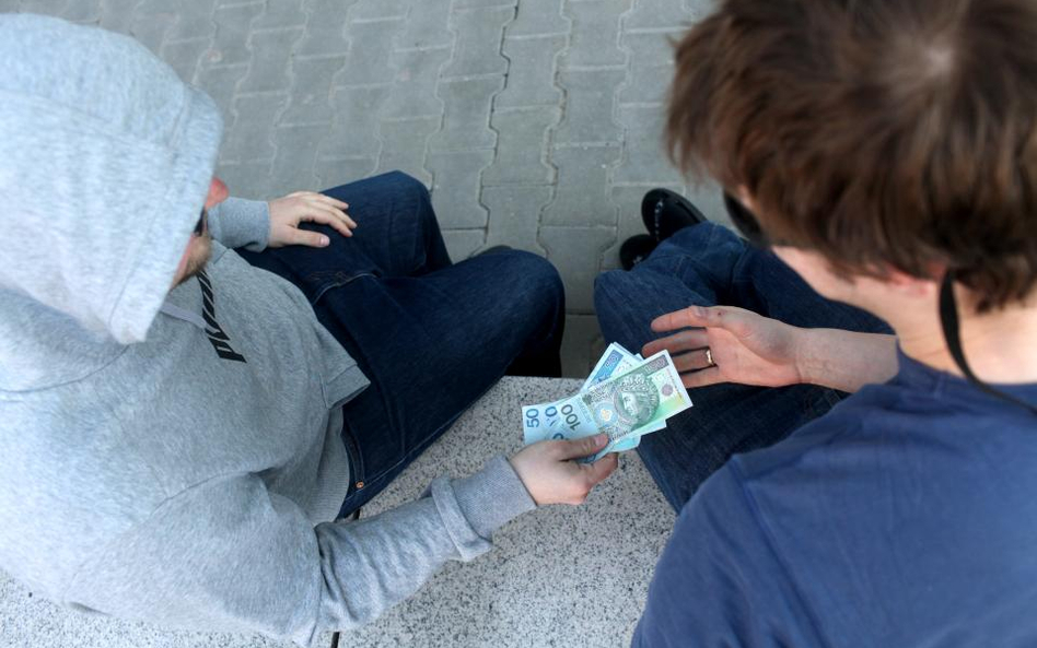 Coraz więcej spraw o pranie brudnych pieniędzy