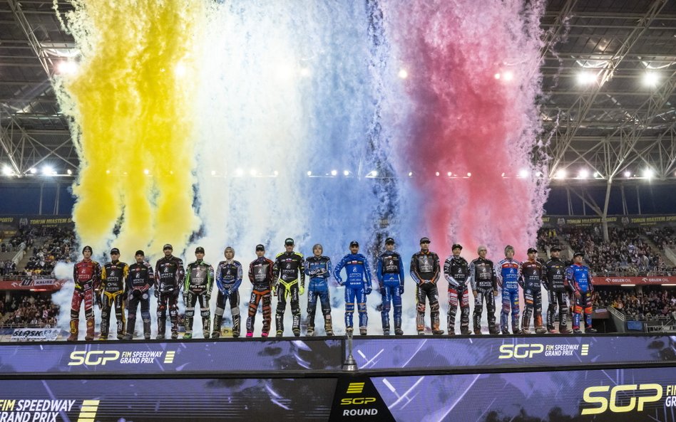 Żużlowcy podczas prezentacji przed tegorocznym finałem Grand Prix w Toruniu.